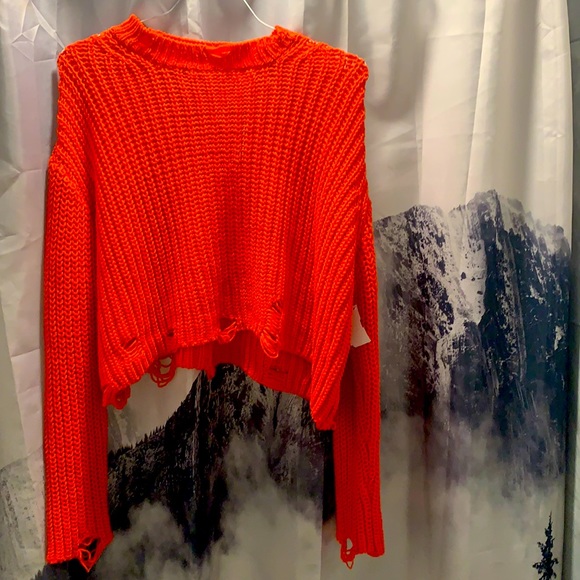COPY - ZARA distressed red crop sweater - Picture 2 of 2